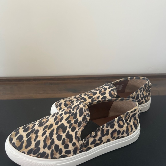 Steve Madden slip ons size 6 - Picture 3 of 3
